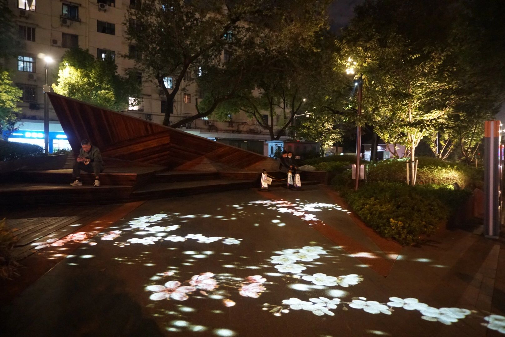 大学路街头公园互动投影灯设计-10