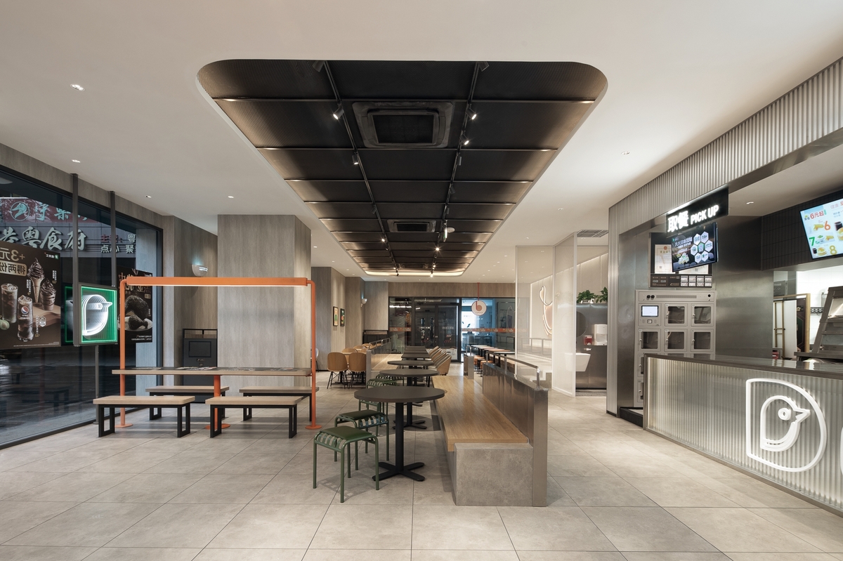 德克士成都蛟龙港店 · 运动主题餐厅设计丨中国成都-2