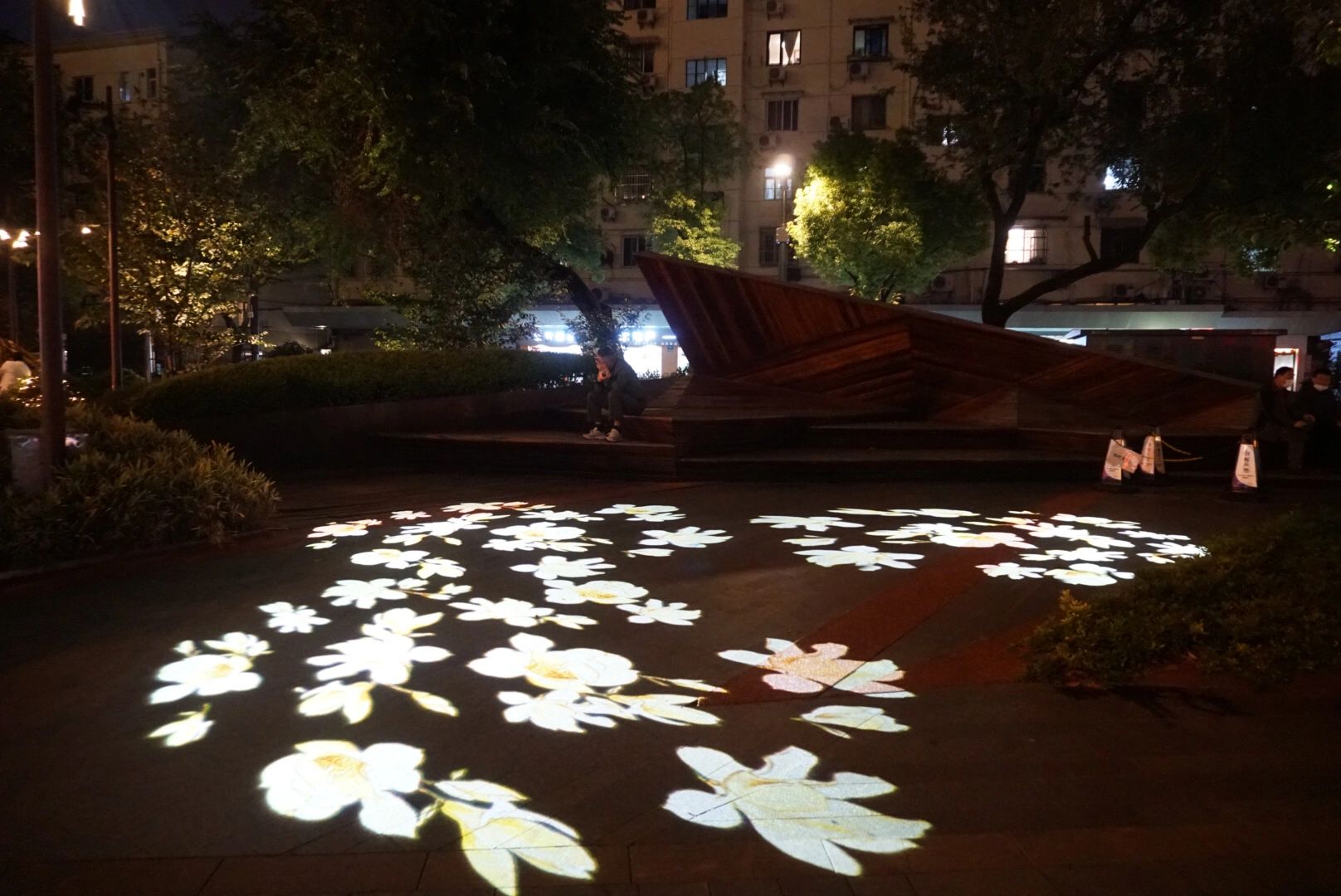 大学路街头公园互动投影灯设计-6