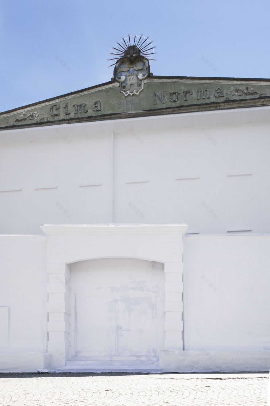 瑞士巧克力工厂“纸建筑”的临时空间艺术-12