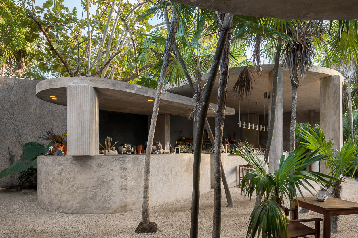 图卢姆Xaman酒吧，墨西哥/从场地中生长出来的混凝土体块-22