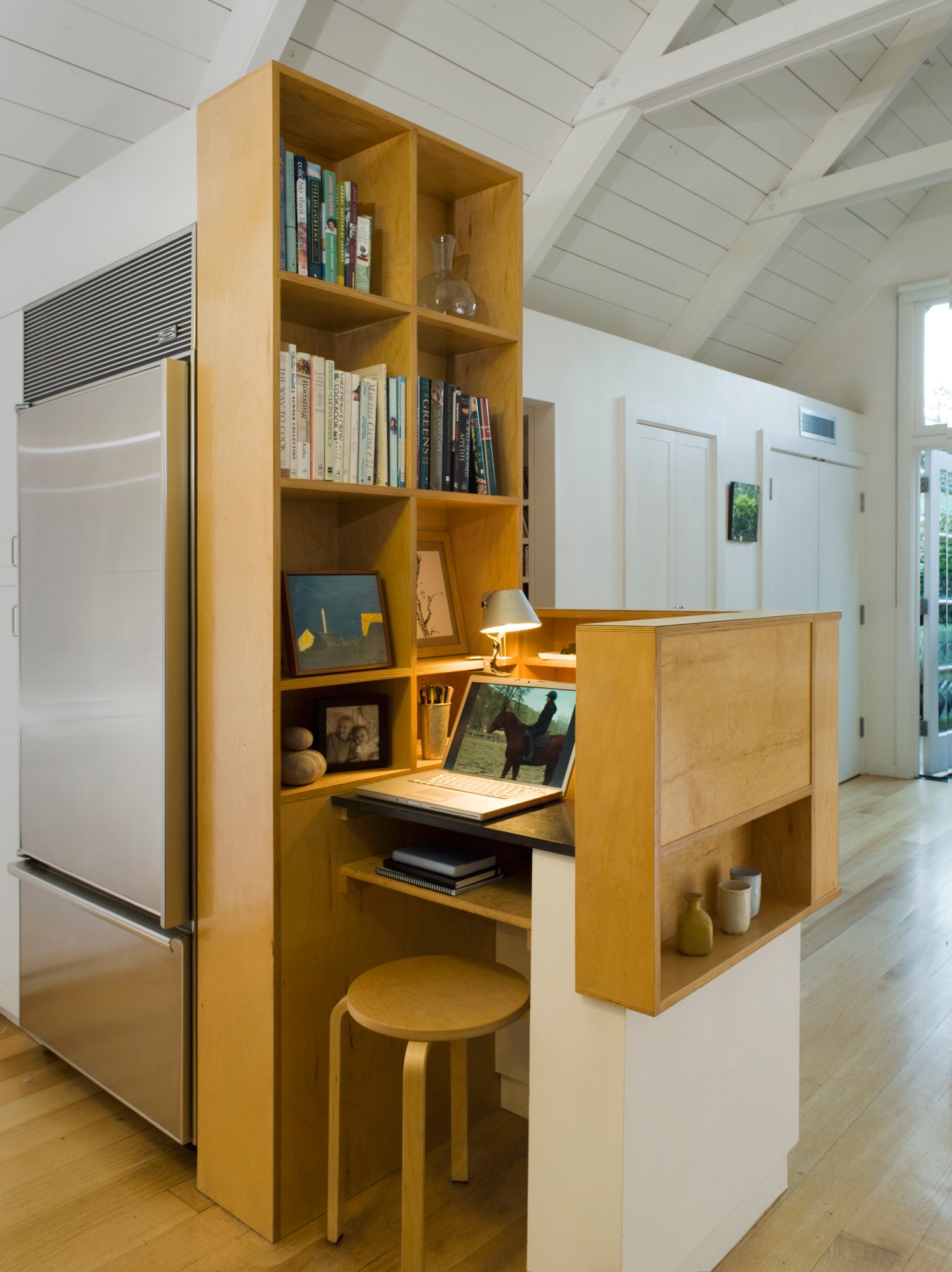 光与木的交织 · Lucent Modern 家庭住宅设计-12