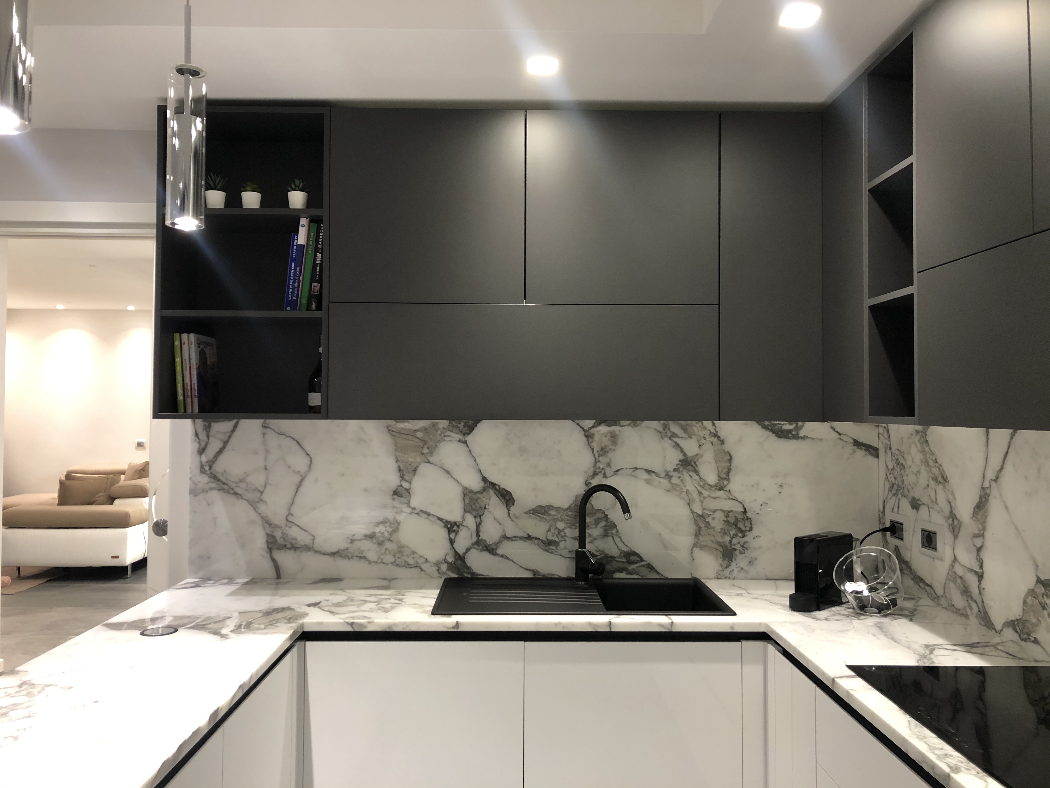 现代简约风公寓改造，干净利落重塑空间比例-12