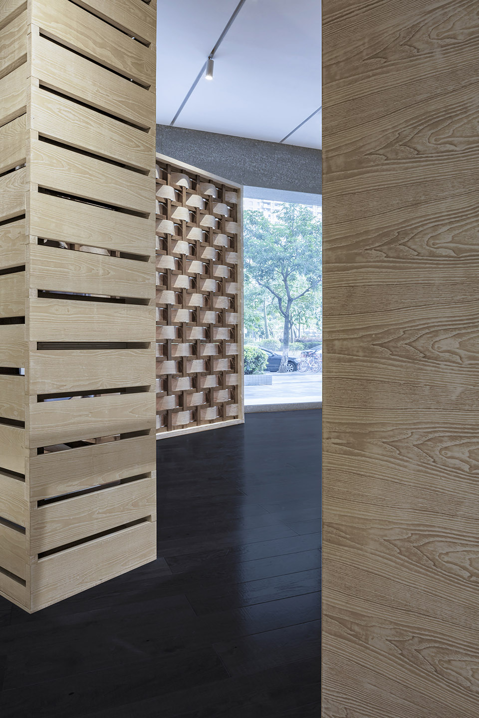 HAN精品店设计，广州/标志性的木材织物墙-32