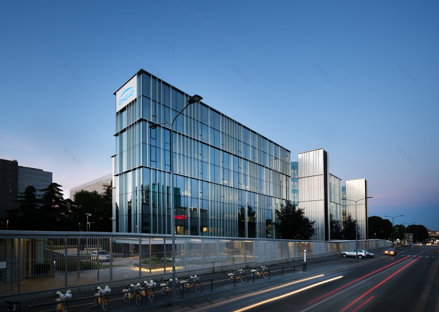 Engie 总部办公建筑 | 节能环保,室内外一体化的现代设计-2
