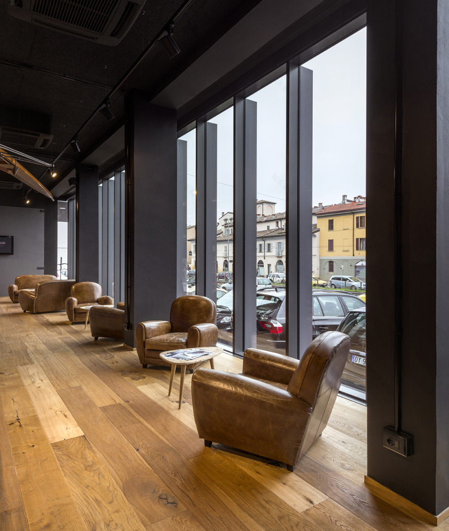 意式理性建筑的现代更新,原木与工业风完美融合-26