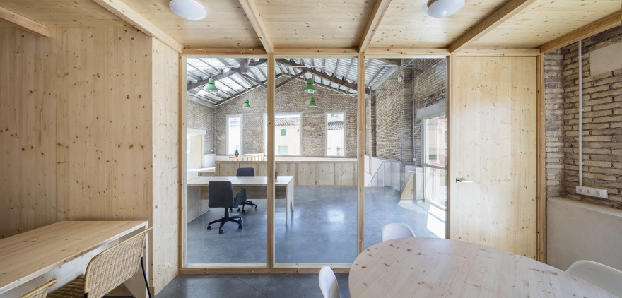 Gon-Gar 农业机械维修综合体 | 旧仓库新生,新车间融入环境-41