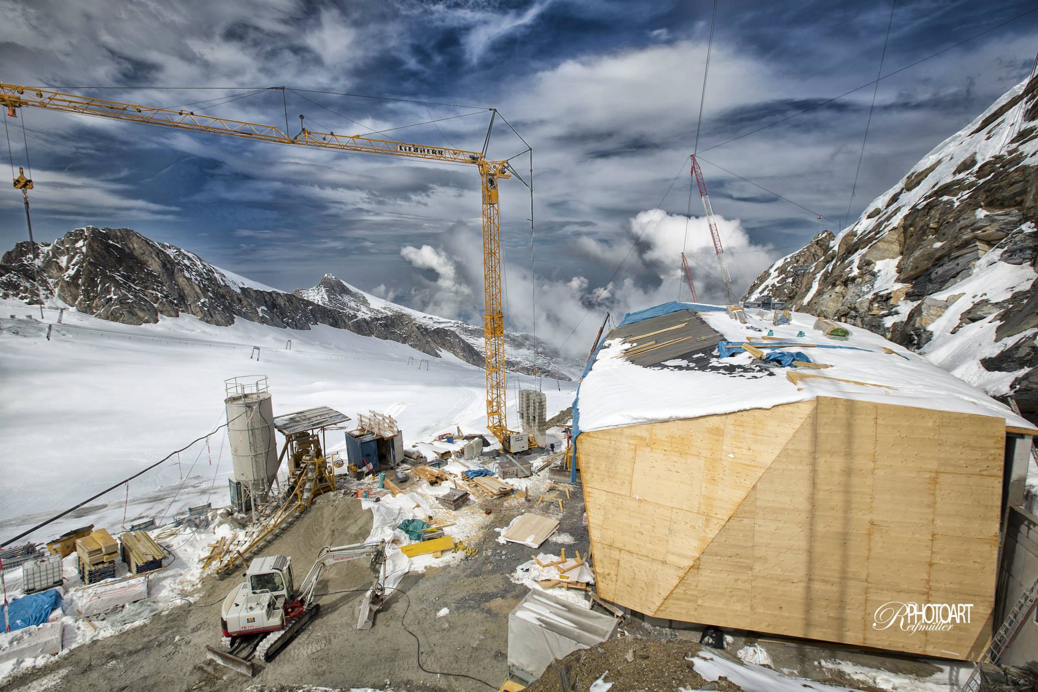 奥地利 Kitzsteinhorn 冰川电梯站设计-2