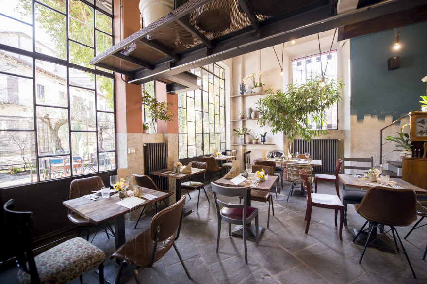 《花之子》餐厅,工业风与自然共融的设计佳作-4