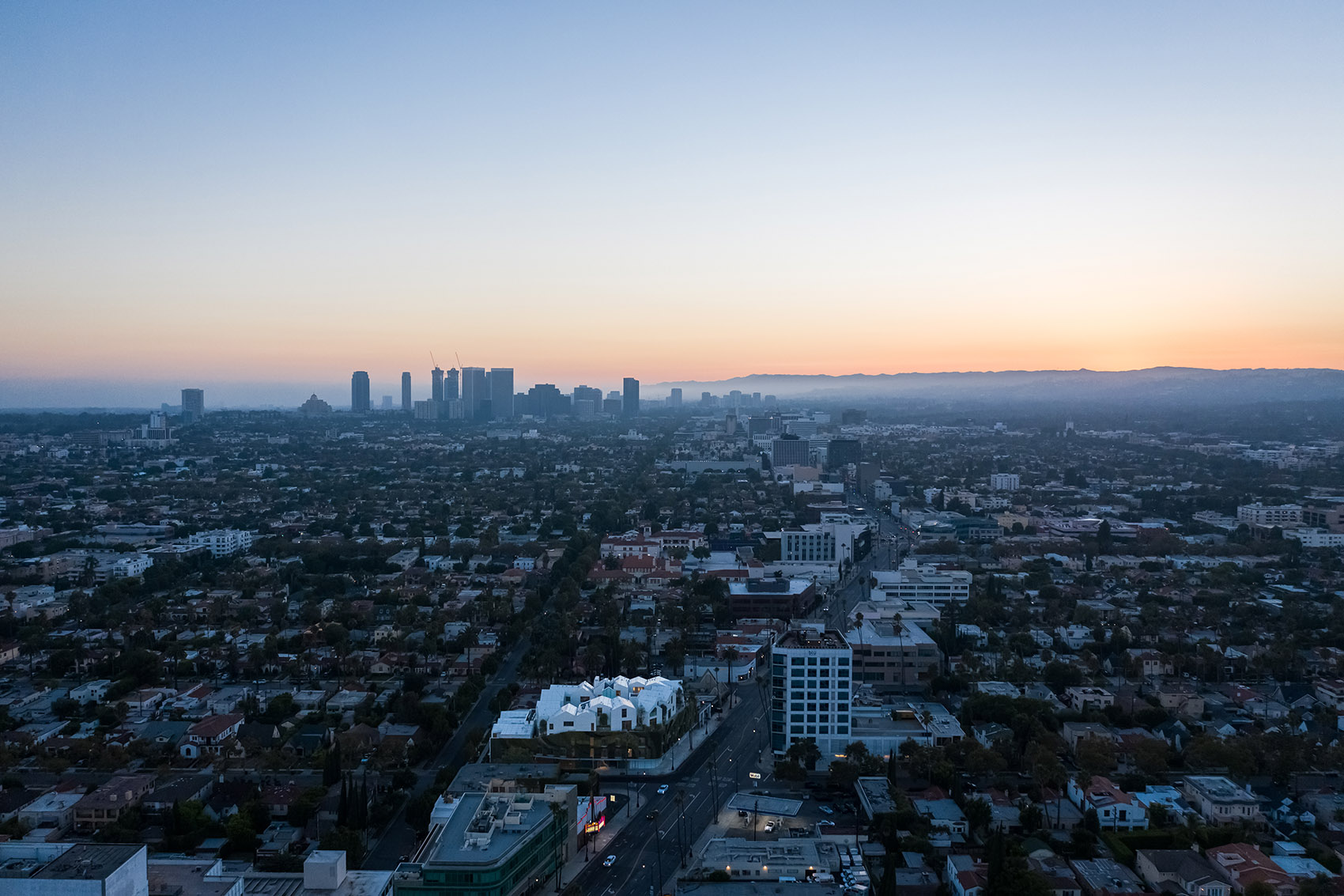 比弗利山丘庭院，洛杉矶/MAD首个美国建成项目，将洛杉矶标志性的山庄在城市环境中复制-6