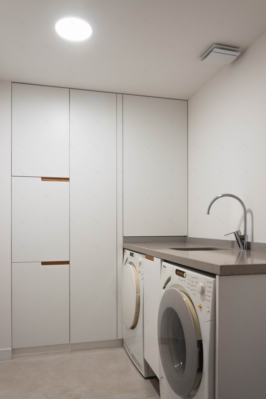 融合 90 年代建筑的现代平层设计-1