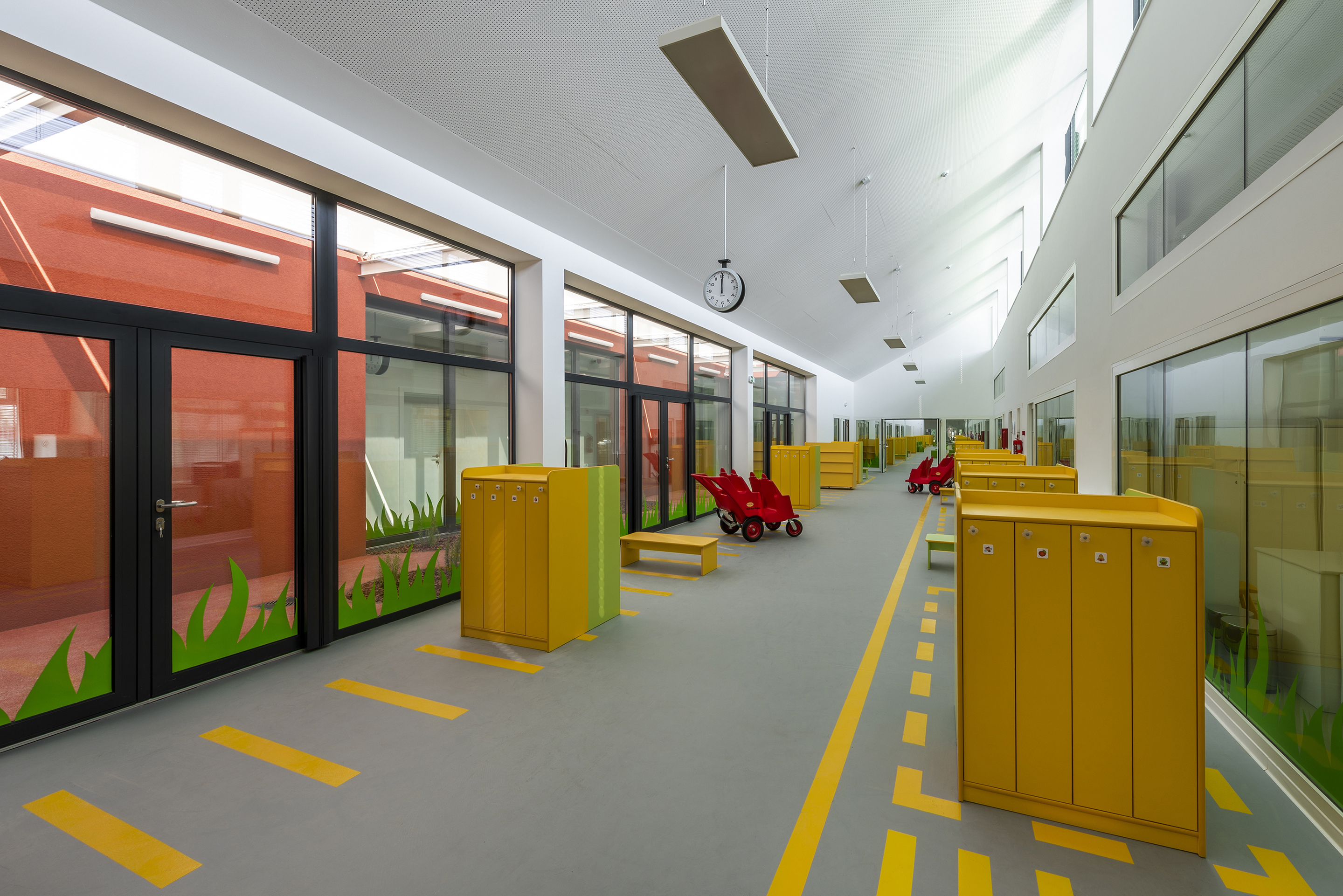 绿色童趣 · Vrbani II Kindergarten 幼儿园设计丨克罗地亚萨格勒布丨Marin Binički,Siniša Blaženka 等-13