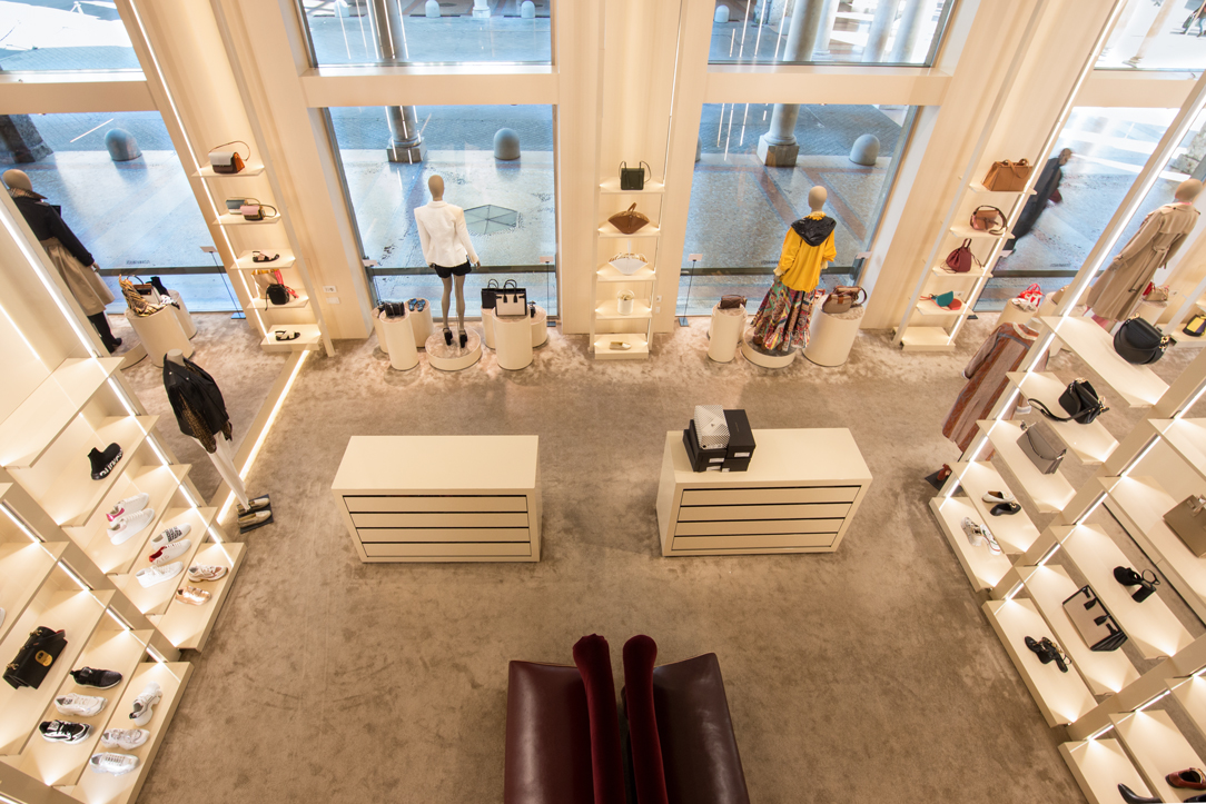 柔美粉色调，颠覆传统设计的奢华商店-1