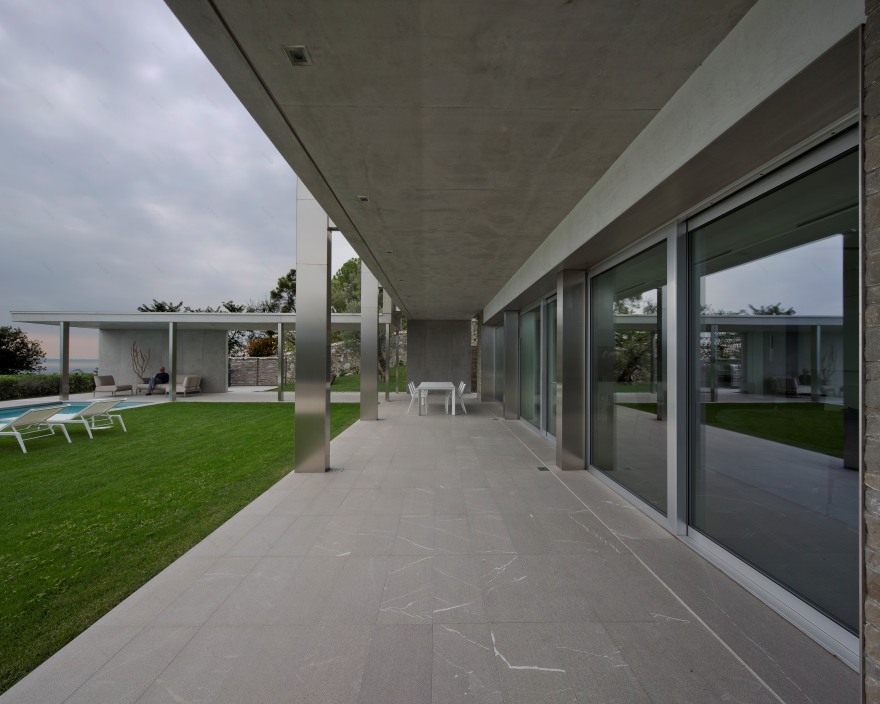 意式湖畔别墅,诠释自然与现代共生设计-3