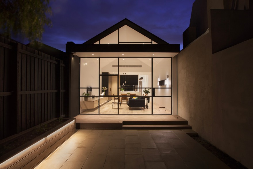 墨尔本城市别墅翻新,开放式布局与后院相连-22