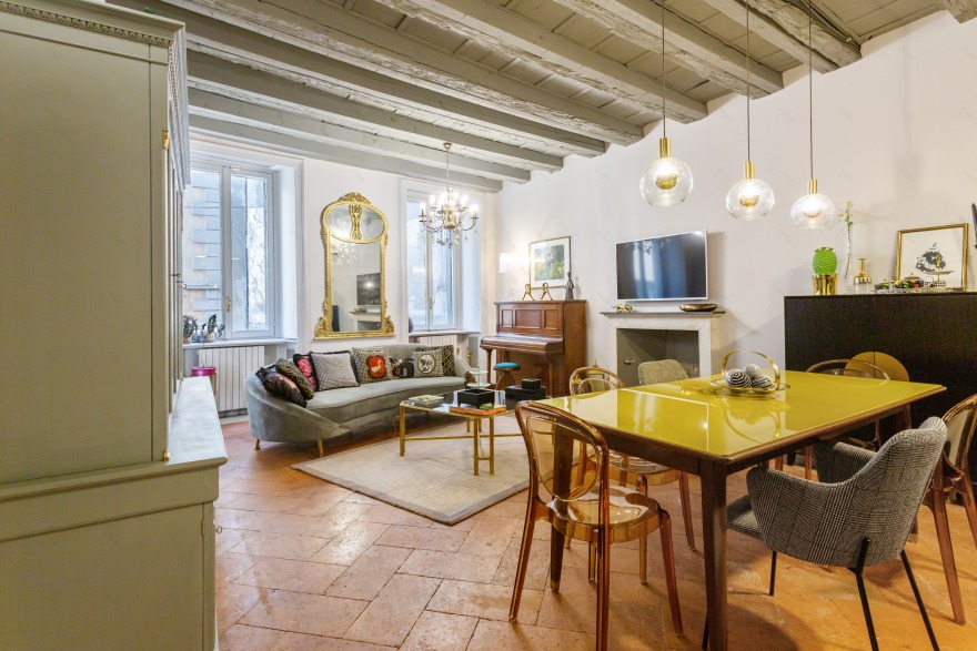 历史建筑中的动物主题复古空间-3