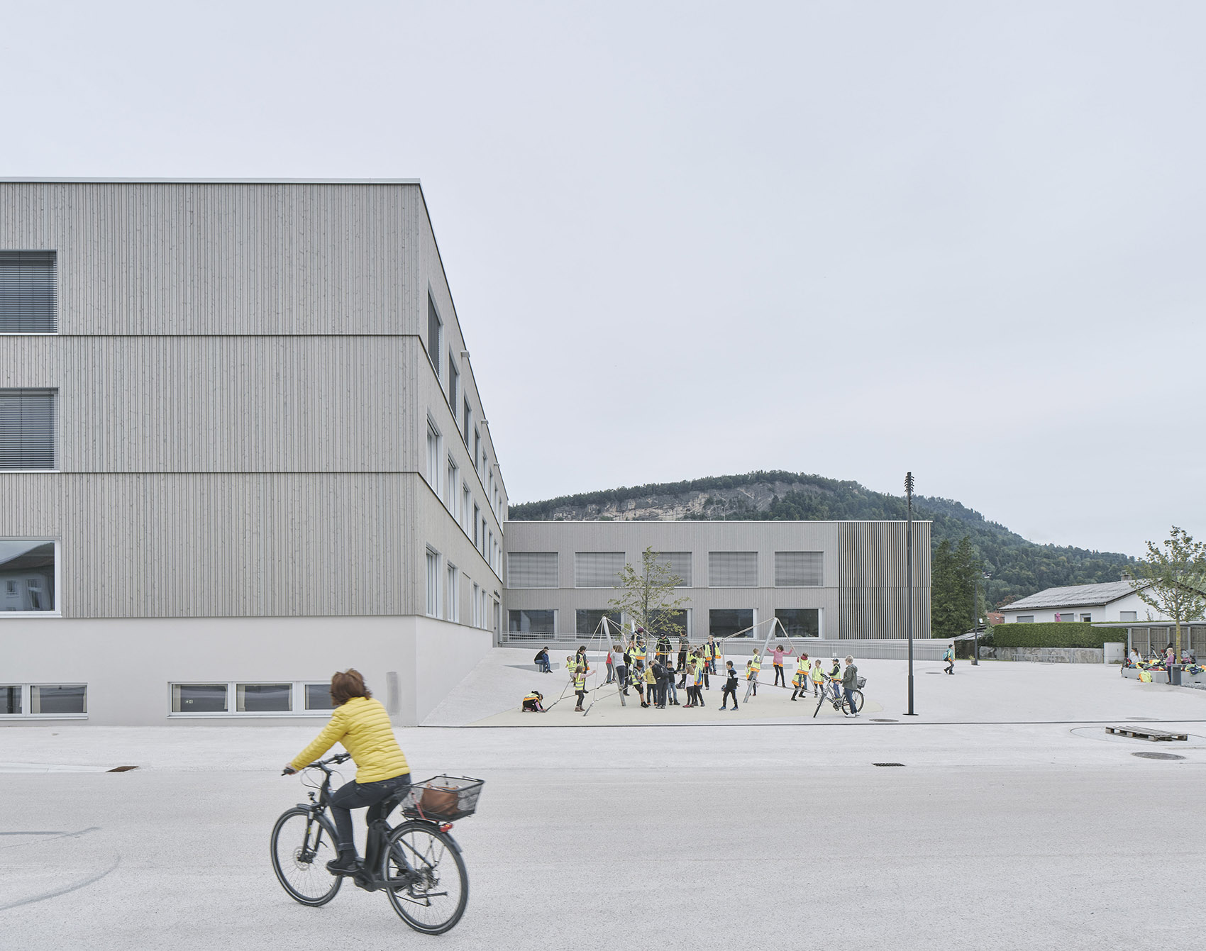 Bütze Wolfurt小学，奥地利/连接新旧建筑，创造统一连续的校园空间-9