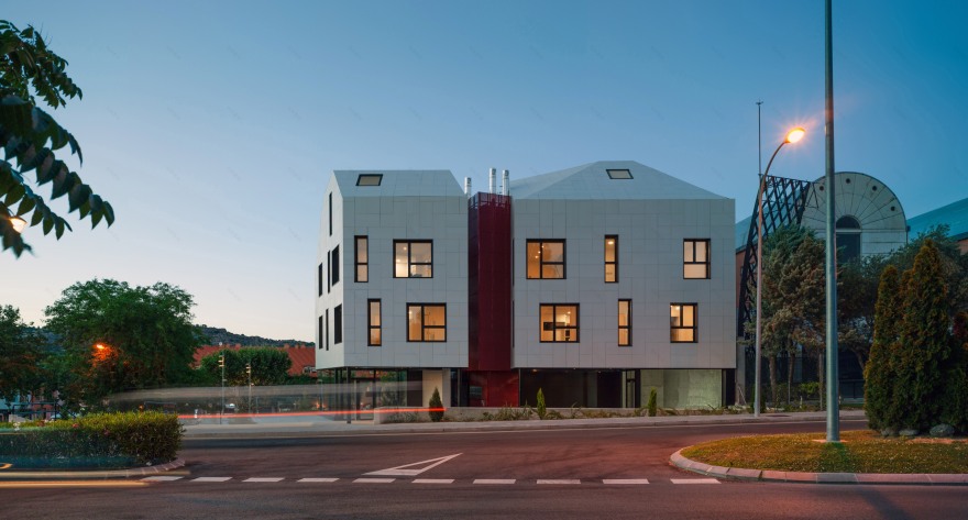 双街交汇处的立体建筑-4