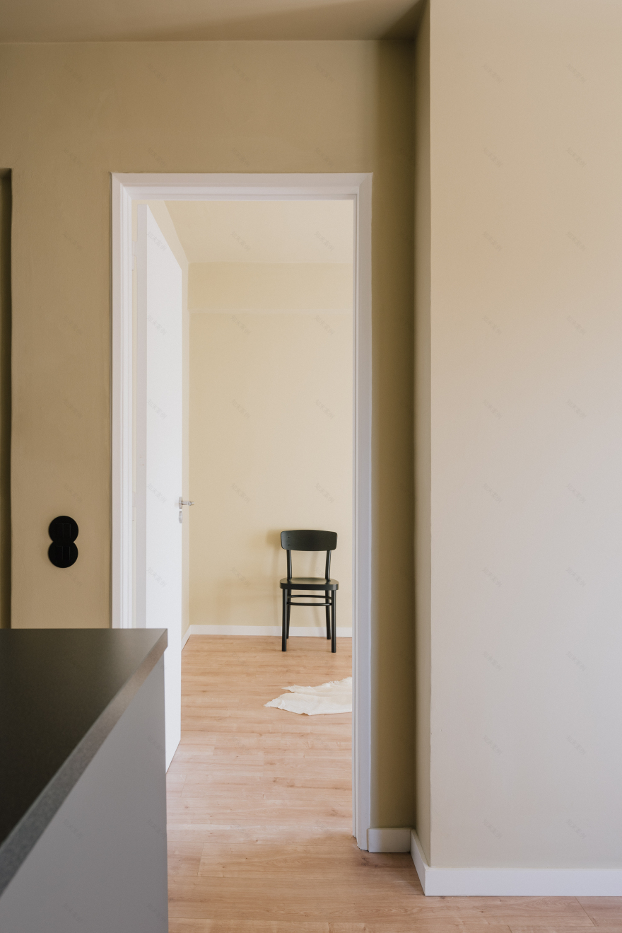 预算紧张的现代主义公寓改造-10