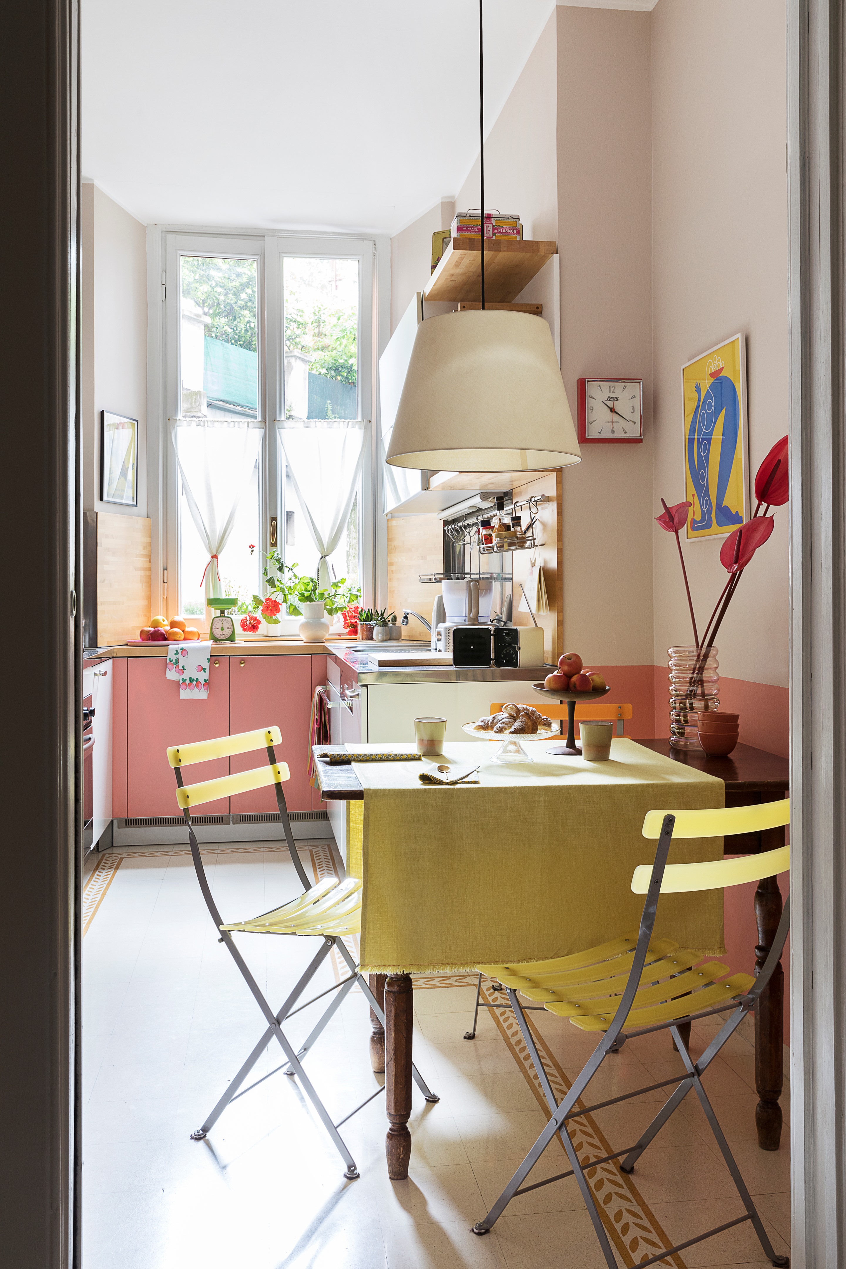 色彩翻转的复古公寓-13