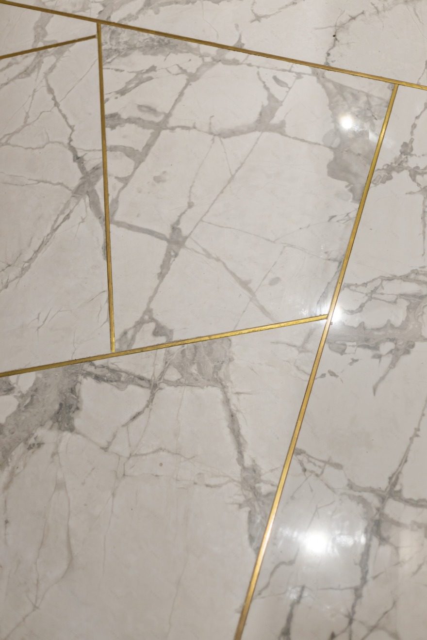 历史建筑中的动物主题复古空间-11