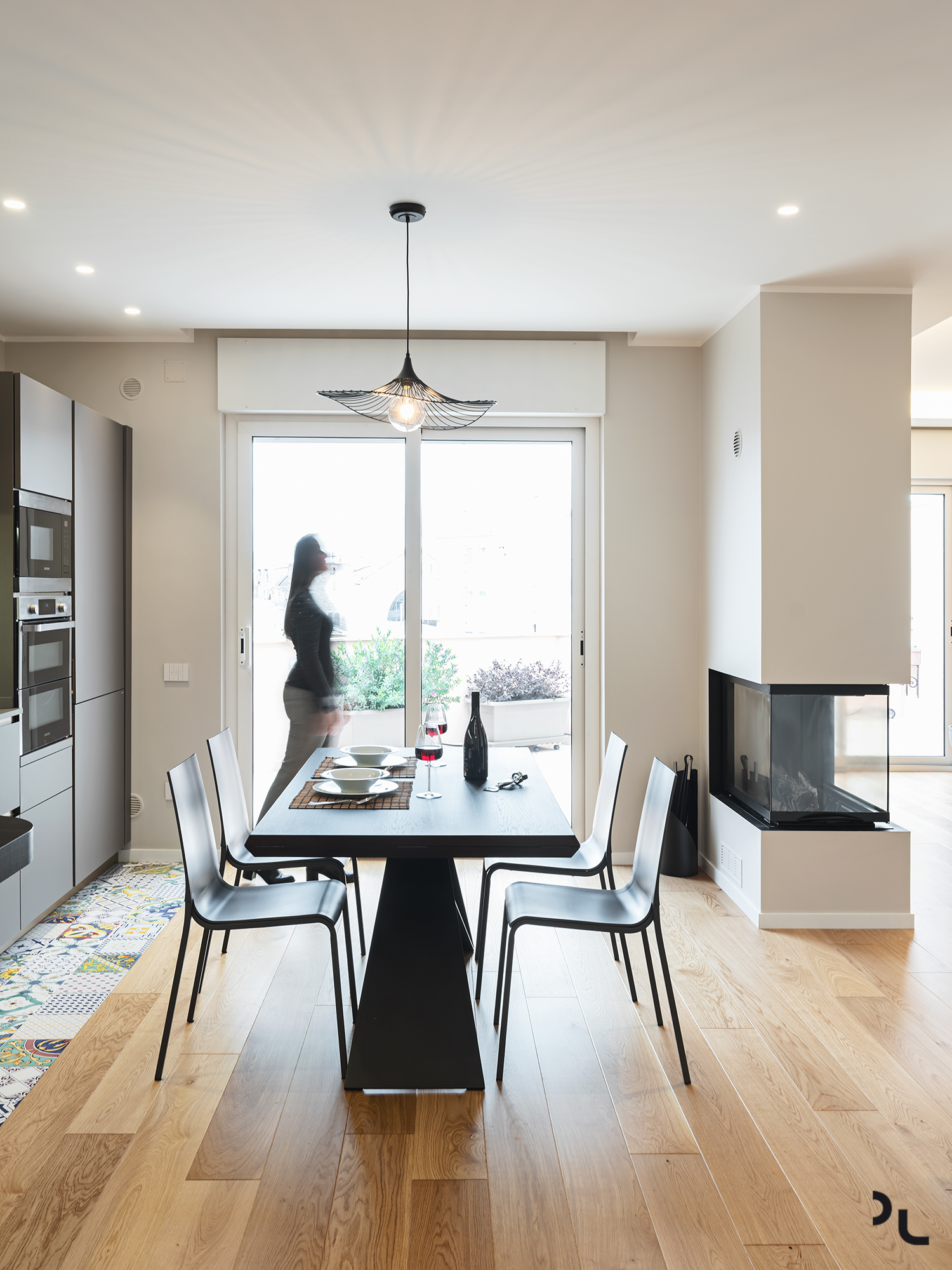 巴里城市气息 | 90 平米旧公寓的现代重生-20