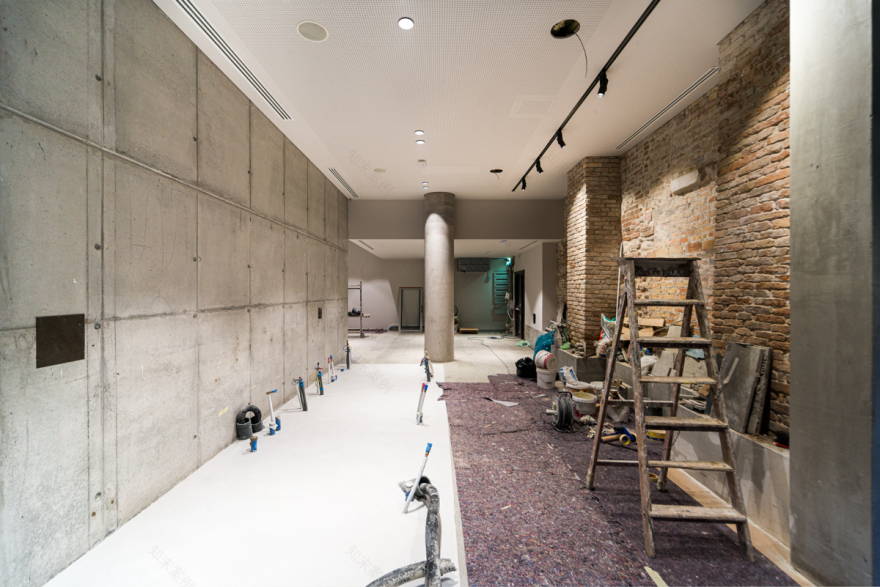 威尼斯历史建筑翻新 | 钢与混凝土的新生-1