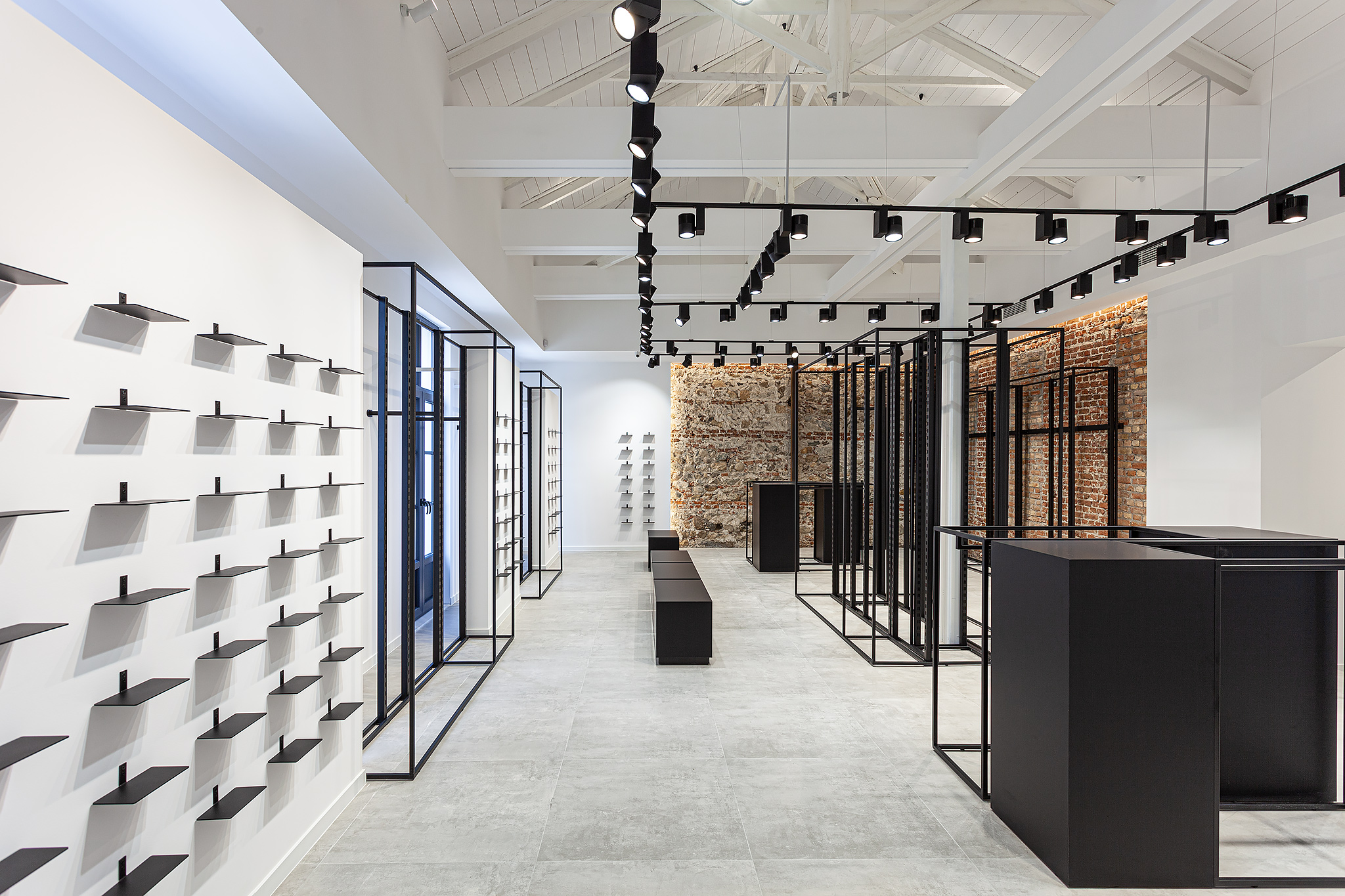 希腊 Serres 镇 Step 运动商店室内设计-4