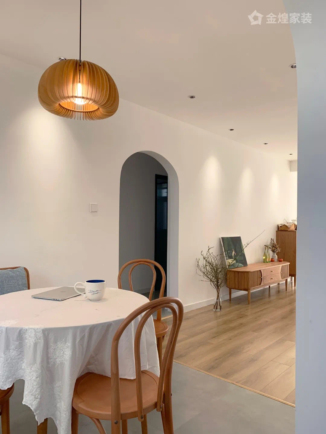 90后单身美女打造北欧极简风格-9