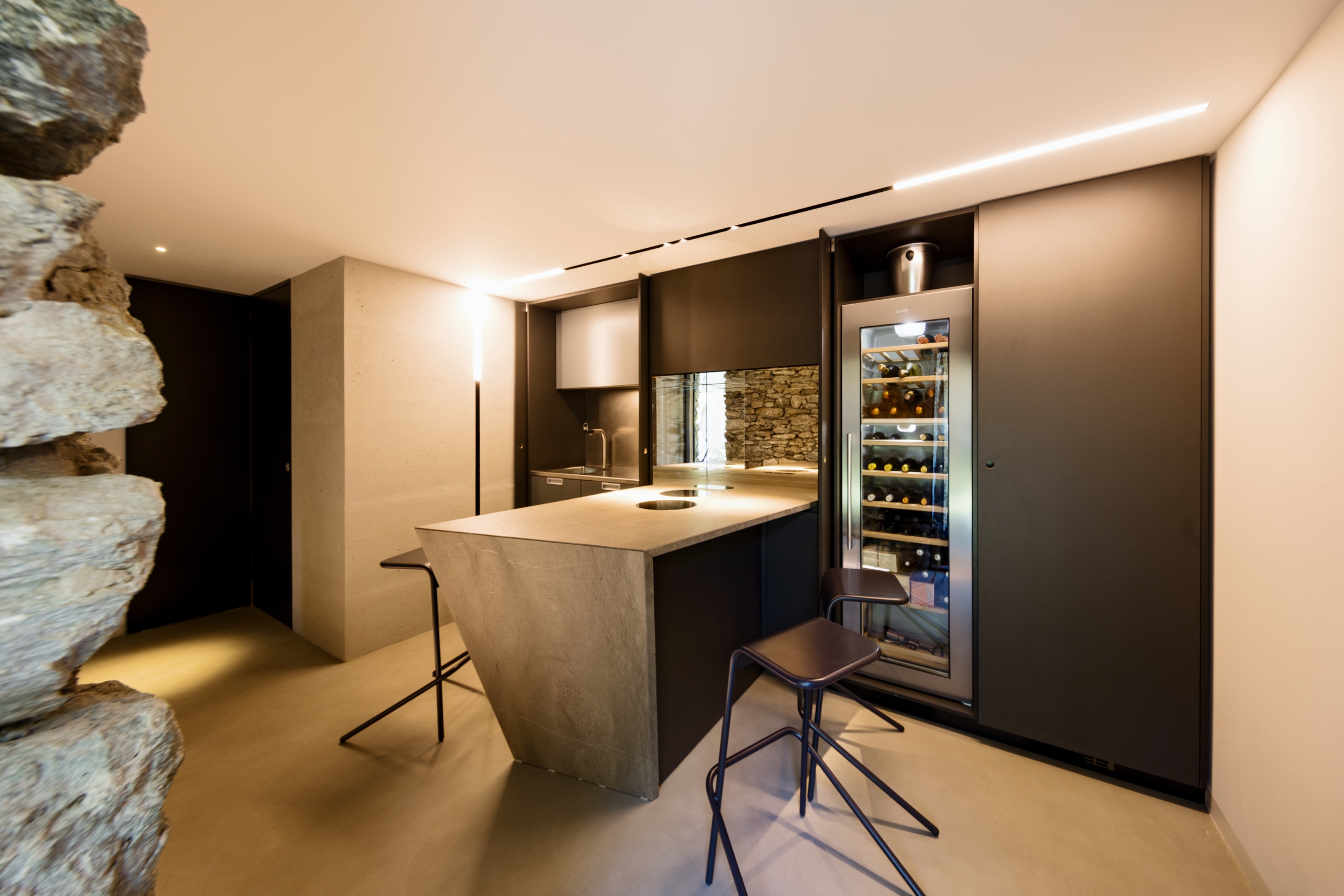 森林中的石头小屋-8