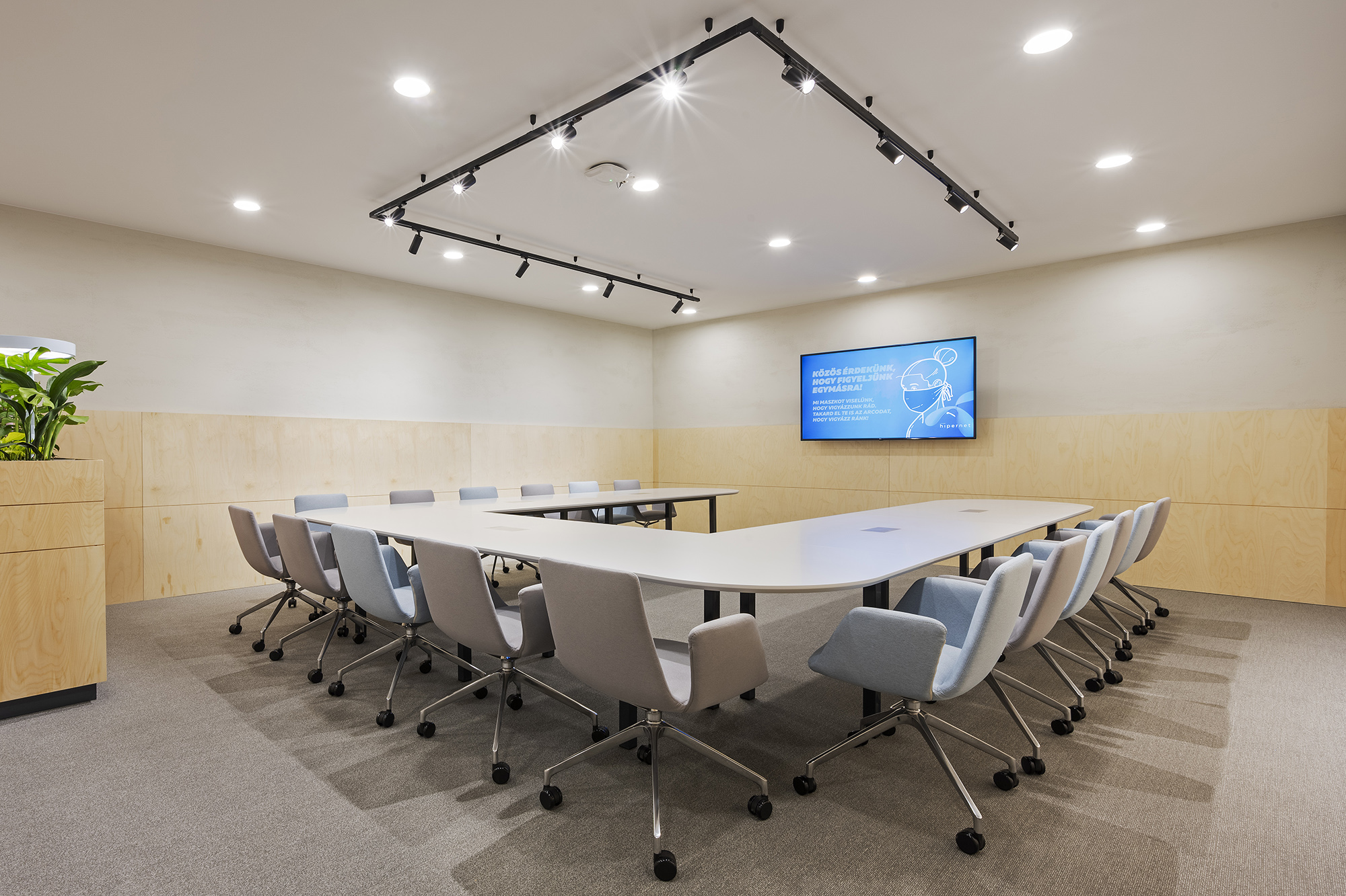 Telenor Budapest 旗舰店 | 温馨社区办公空间-11