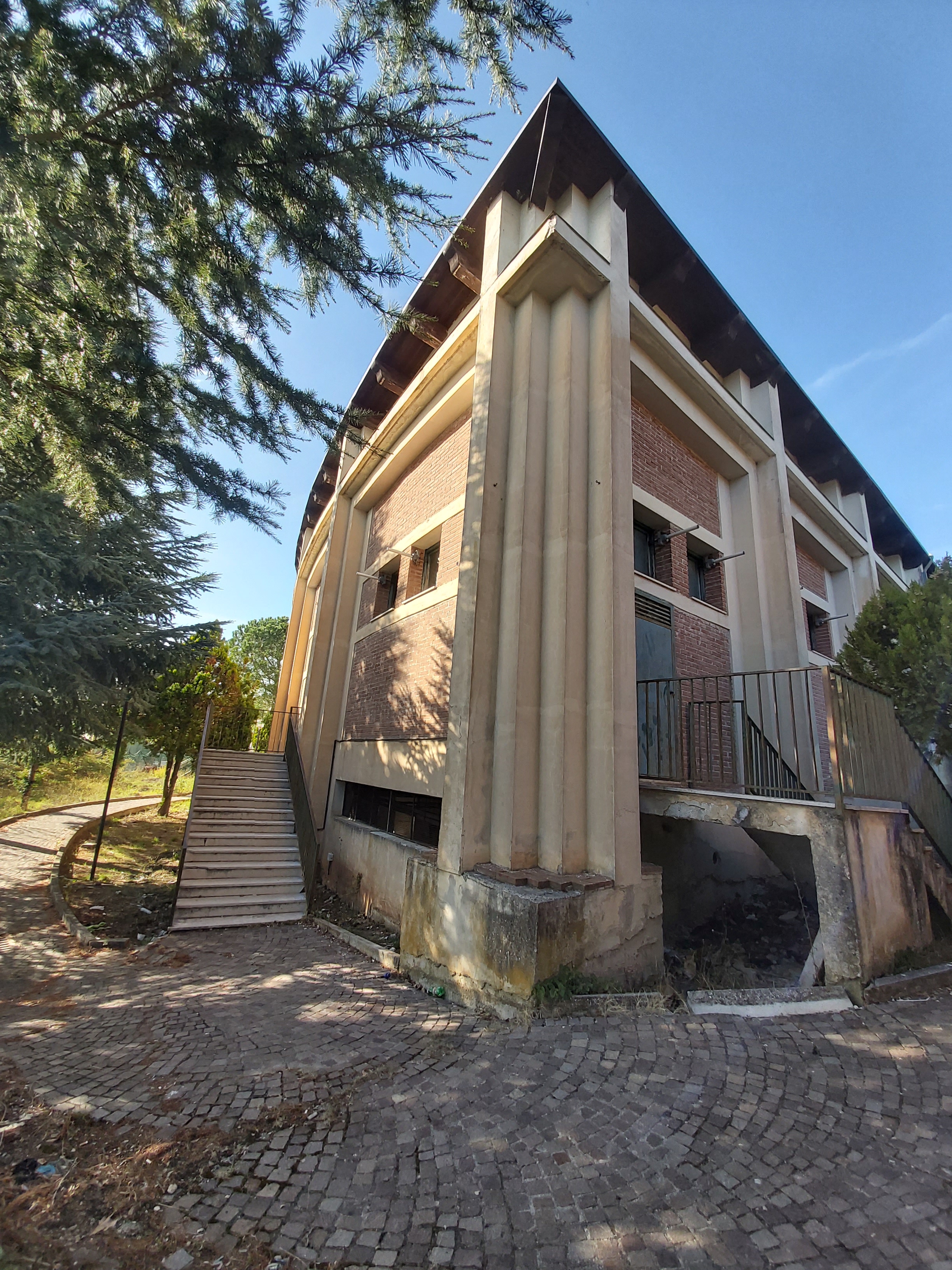 MESSA IN SICUREZZA E ABBATIMENTO DELLE BARRIERE ARCHITETTONICHE DELLA PALESTRA DEL COMUNE DI ROMAGNANO AL MONTE-0