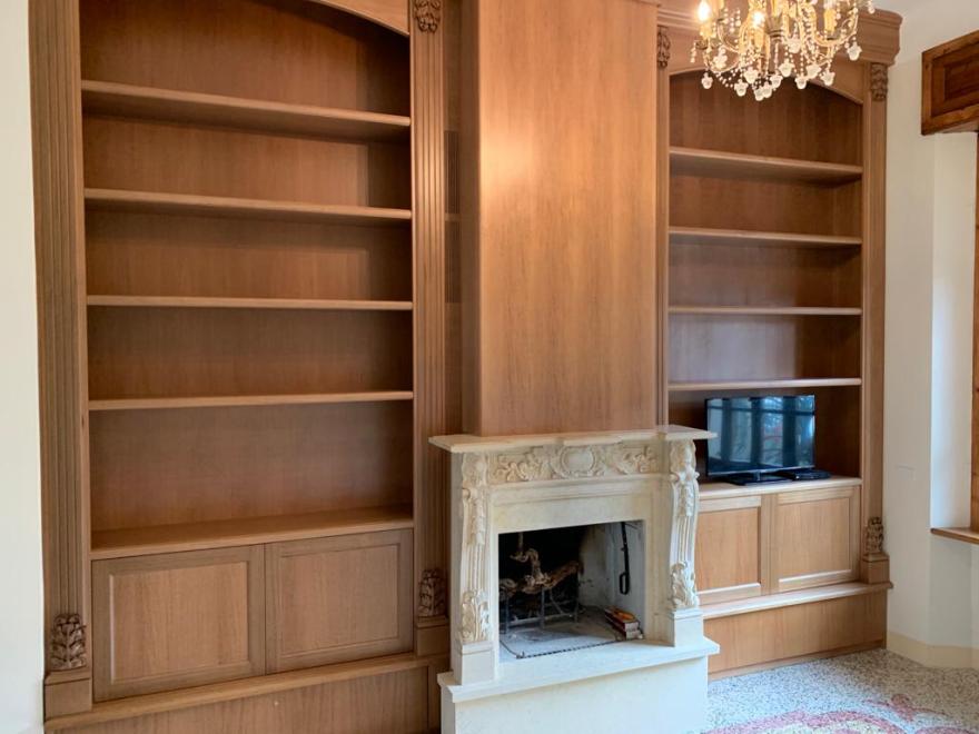 带有经典壁炉的起居室·带有壁炉的书架墙-6