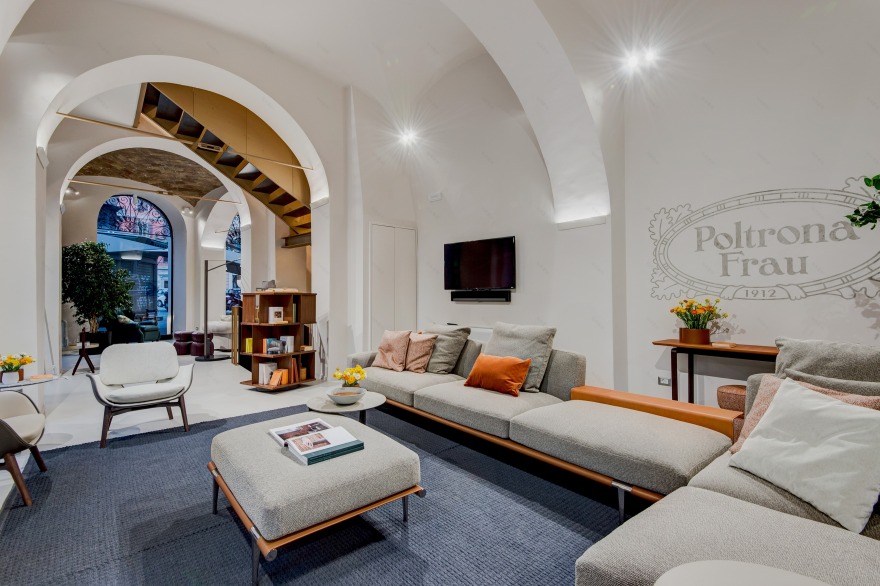 波尔特罗纳·弗劳展厅-3