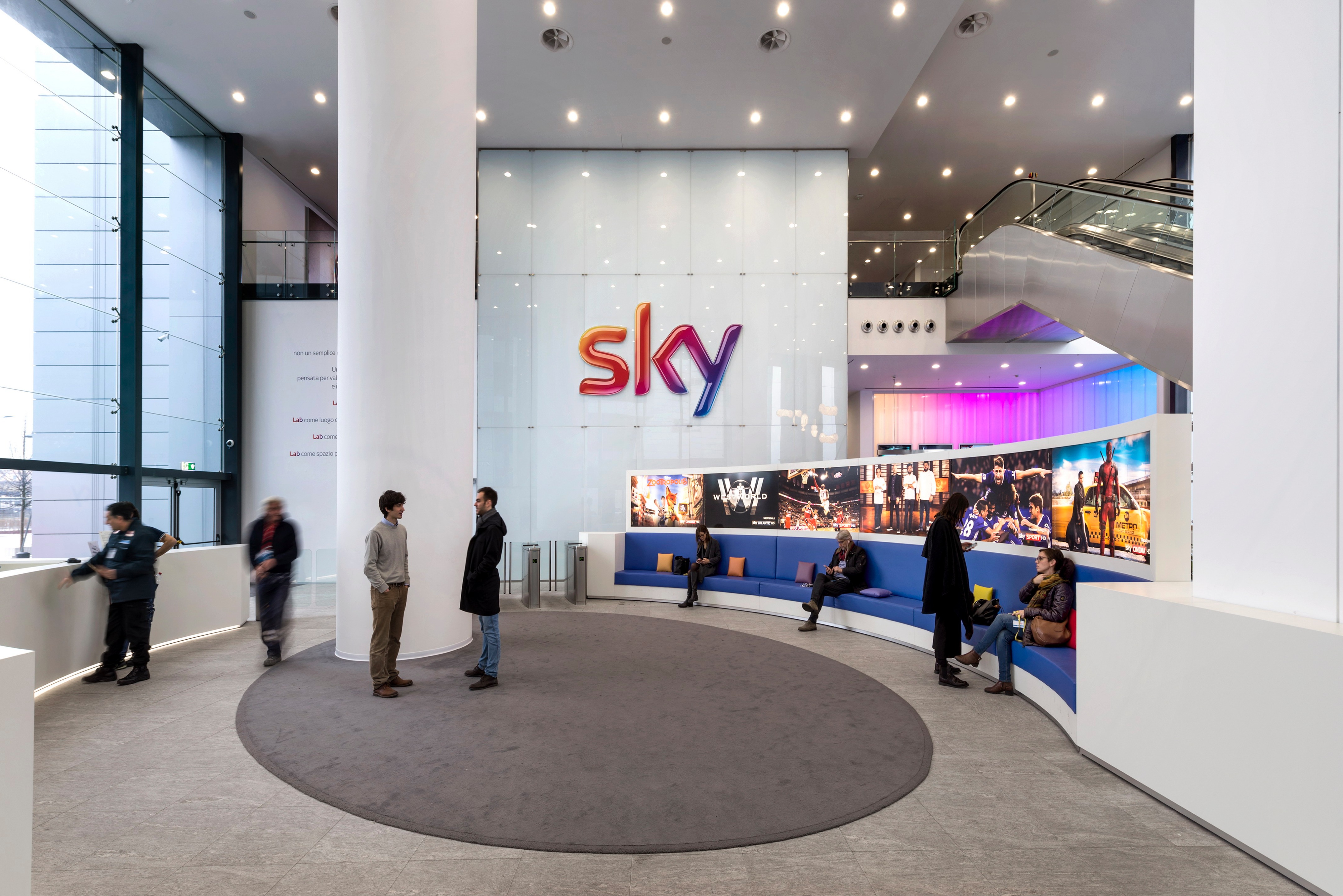 米兰 Sky 总部室内设计 | 绿色环保、高科技创新的现代办公空间-18