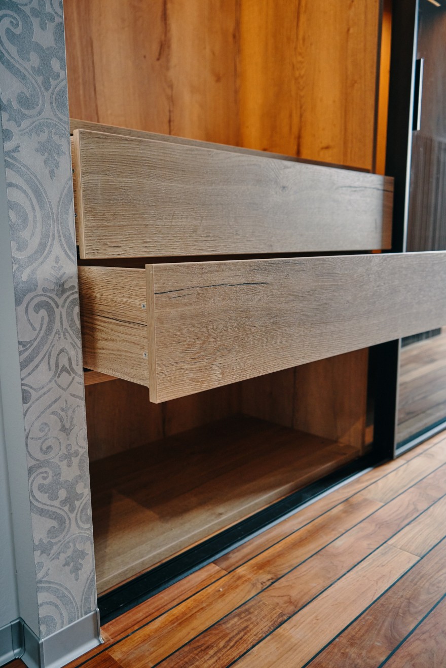 黑框嵌入式 raumplus 壁橱-- 现代家居设计佳作-3