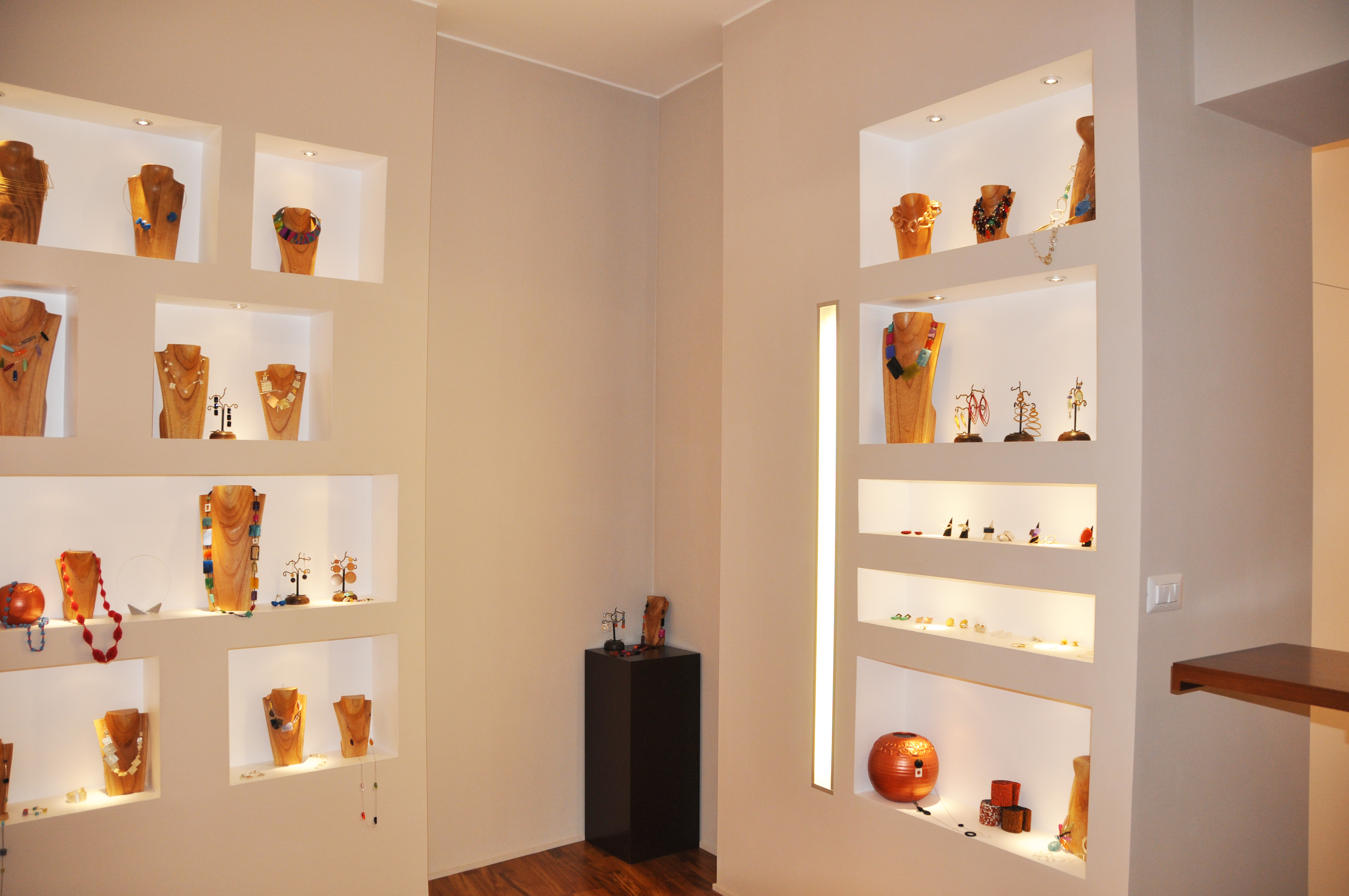 线性魅力 | 意大利珍贵珠宝店设计-4