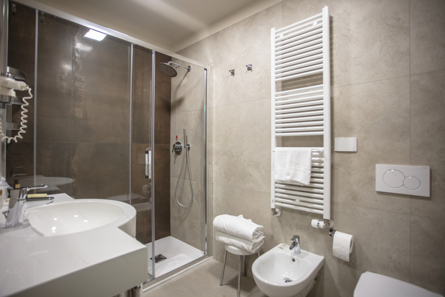 博洛尼亚城市中心,现代与古典交融的 Hotel Cavour 酒店设计-27