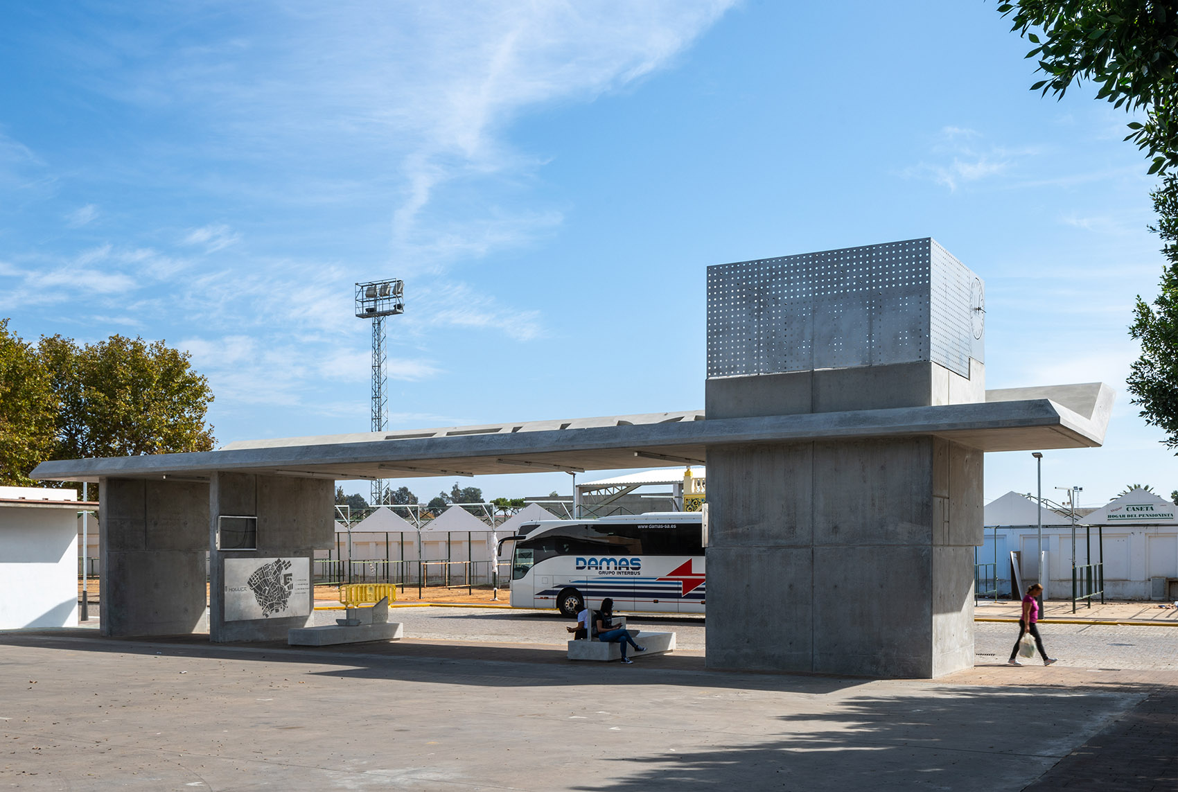 Moguer Gate 公交站台 | 功能多样，舒适便捷-9