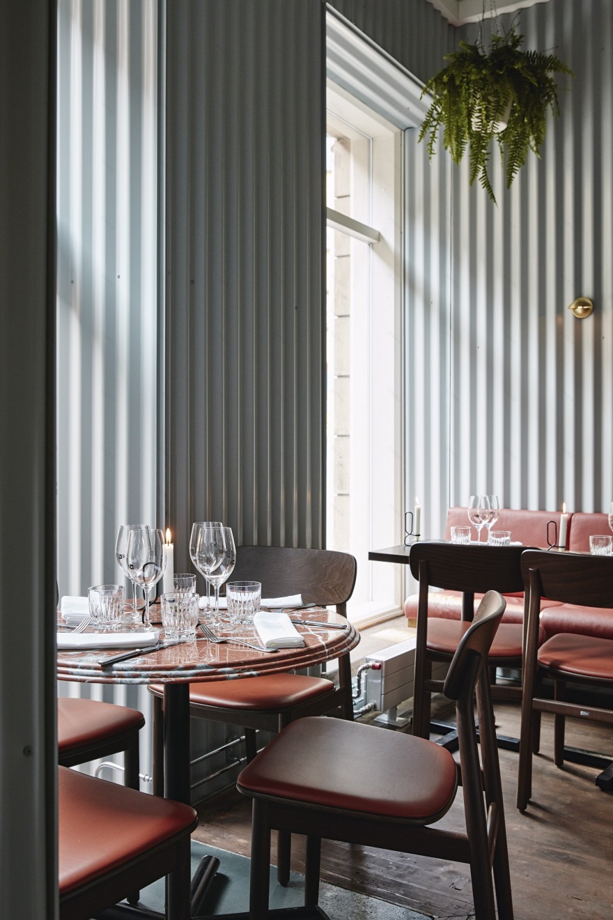 赫尔辛基 OX 餐厅 | 绿意盎然,金属魅力-5