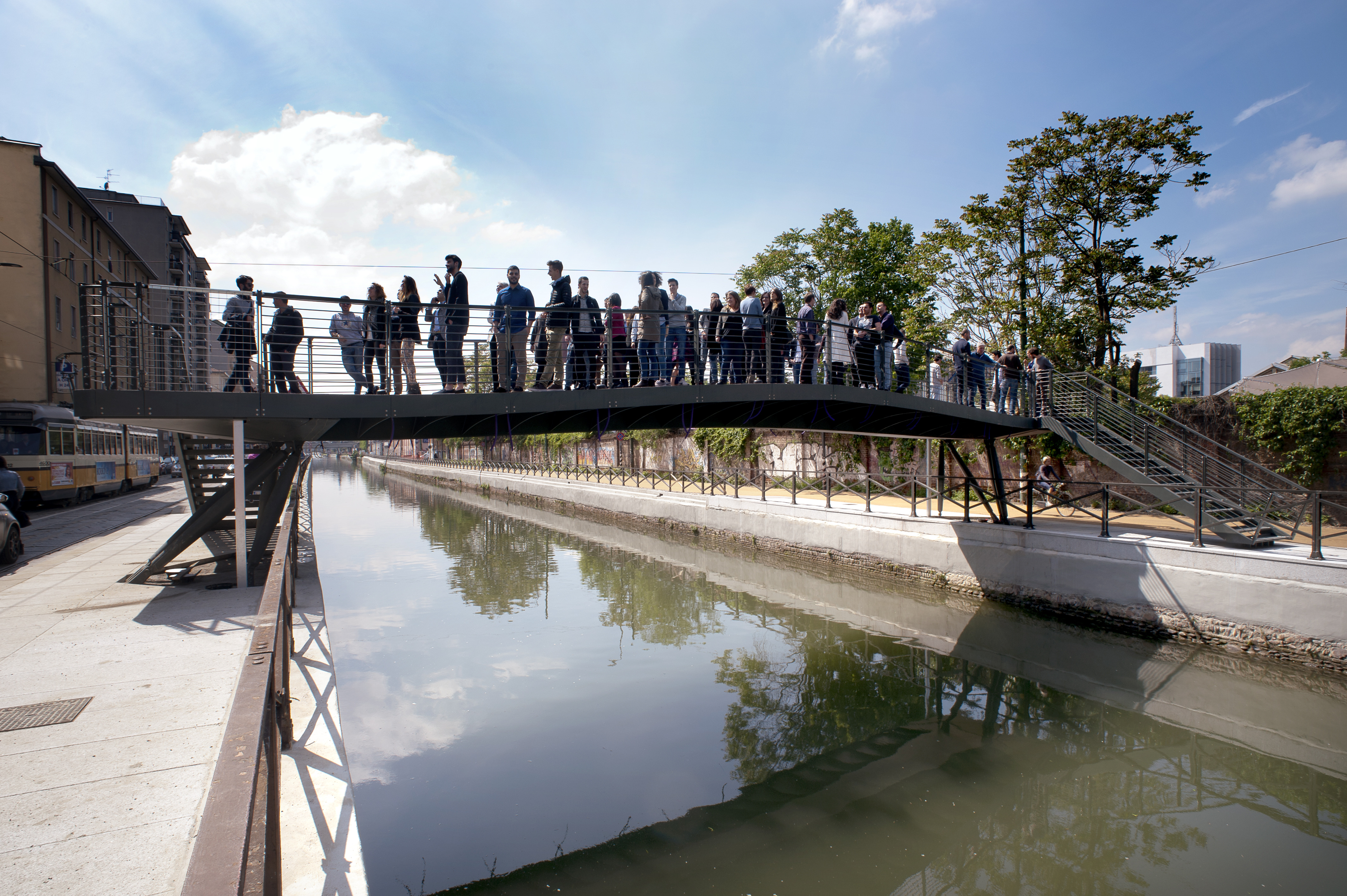 自然轻盈的 Naviglio Grande 人行天桥设计-6