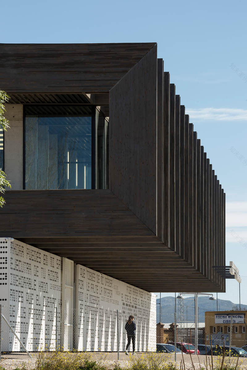 西班牙隆达市立图书馆“缩短透视”设计-9