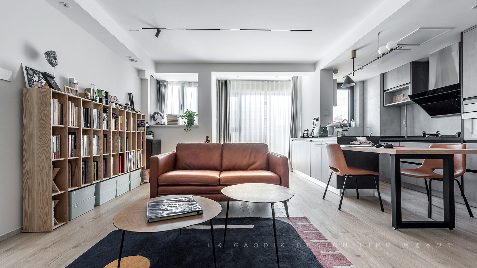 高迪愙设计事务所 | 平层住宅,控制细节平衡空间情感-10