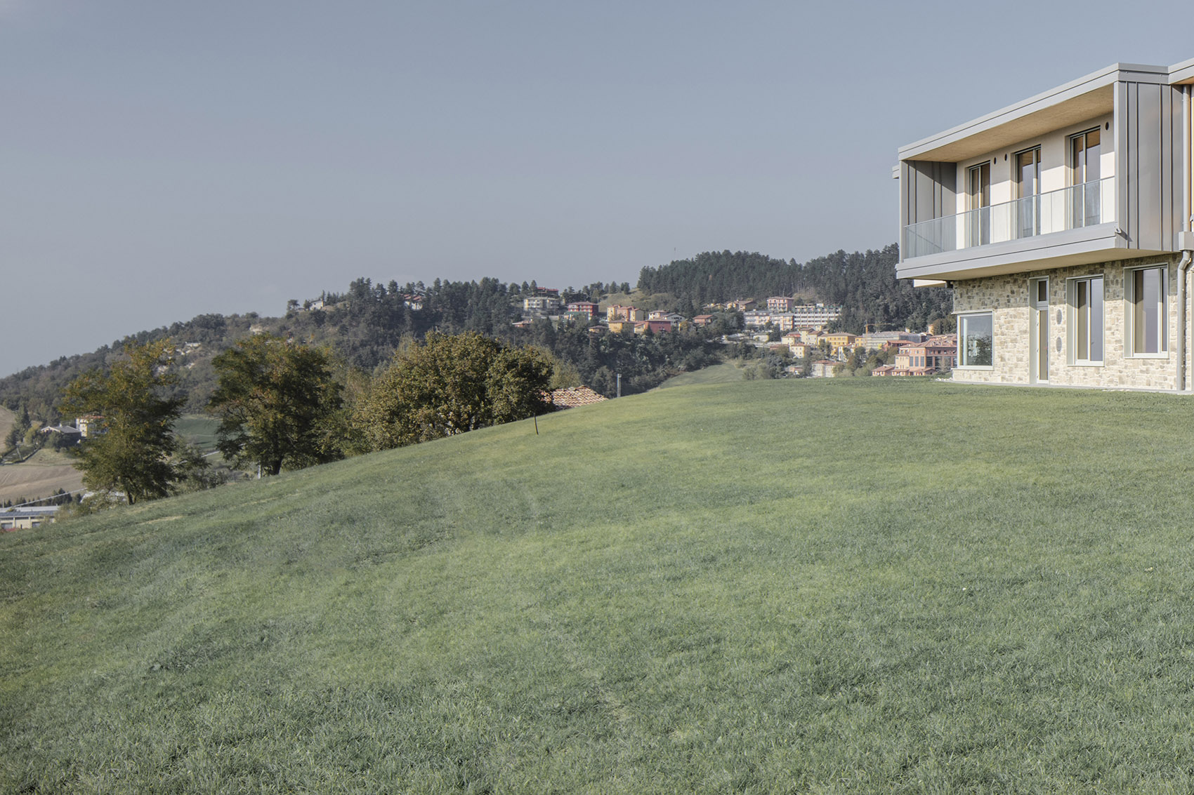 洛亚诺的小学，意大利/在绝美的景色中打造家庭式校园-47