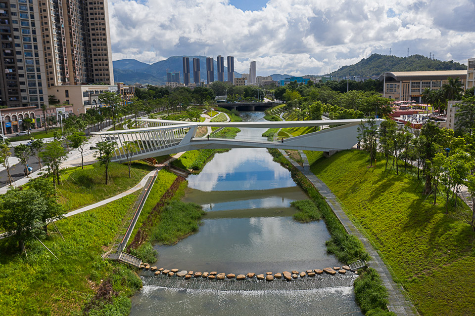 深圳坪山高级中学跨河人行桥-3