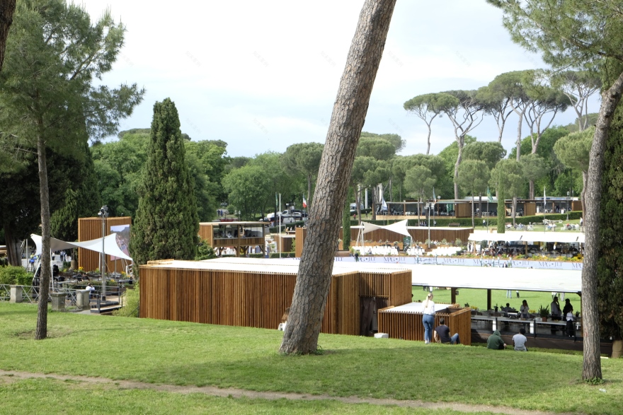 87 度锡耶纳广场马术竞赛-10