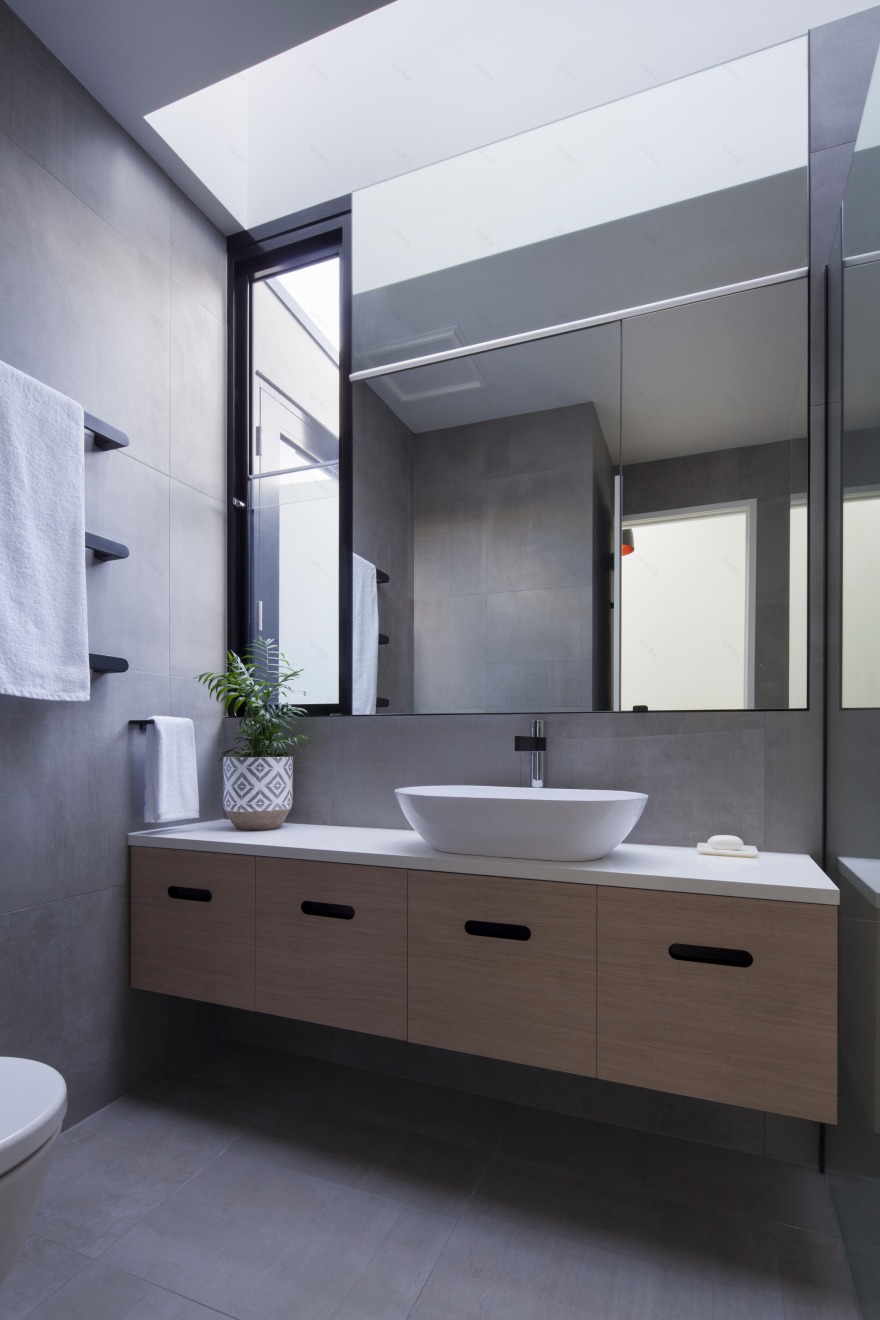 墨尔本城市别墅翻新,开放式布局与后院相连-18