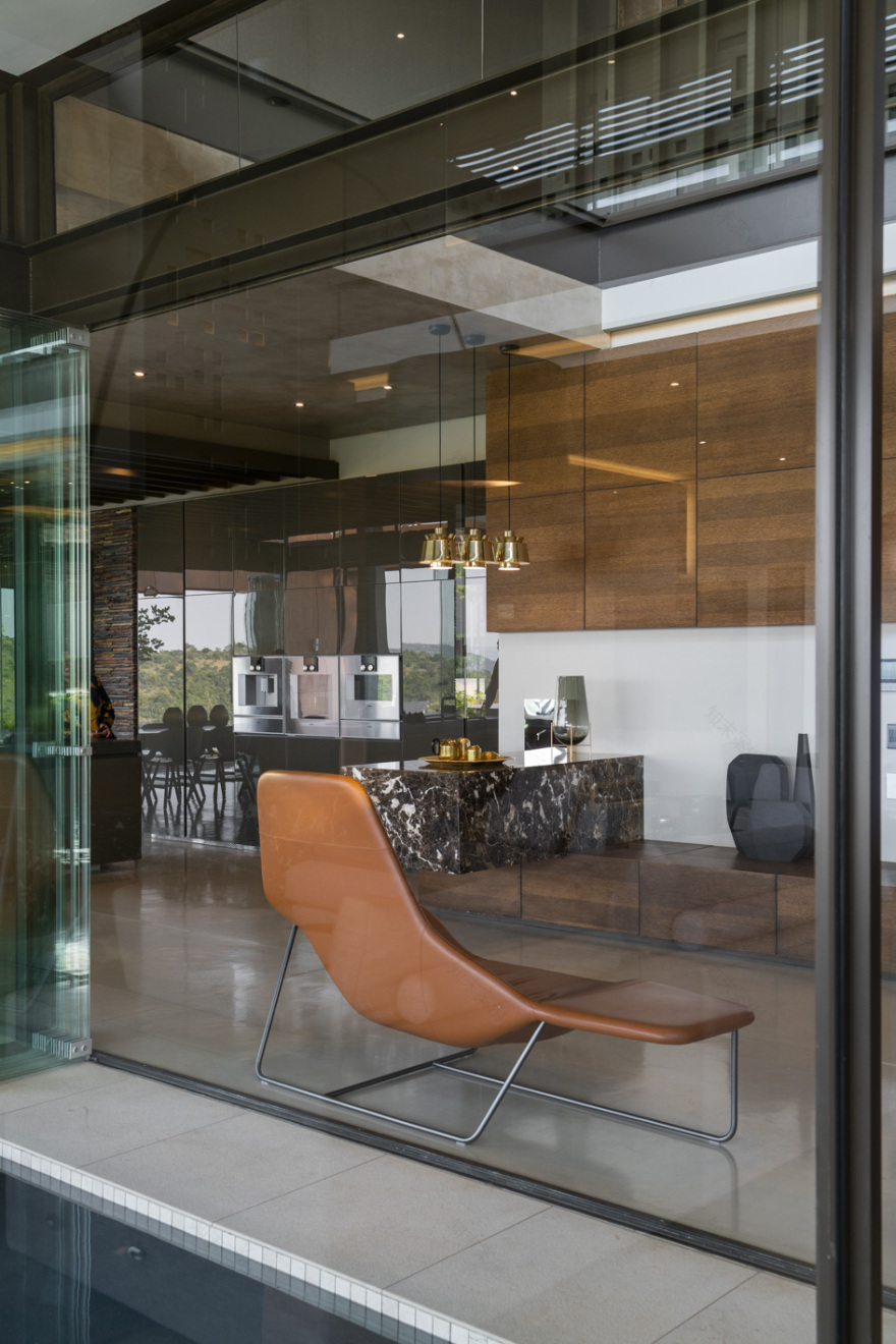 南非 Mooikloof Heights 别墅 | 室内外生活交融,景观迷人-12