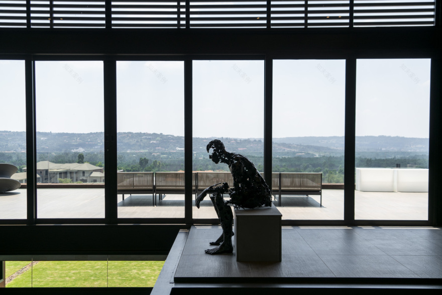 南非 Mooikloof Heights 别墅 | 室内外生活交融,景观迷人-28