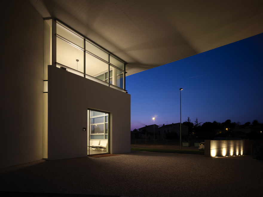 意式轻工业风建筑,环保节能的办公仓储佳作-3